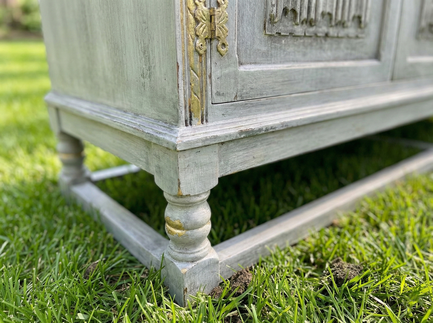 Handcrafted Vintage-Style White Sideboard – Rustic Farmhouse Storage Console